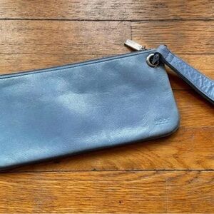 HOBO International EUC Blue Pebbled Leather Wristlet Clutch
